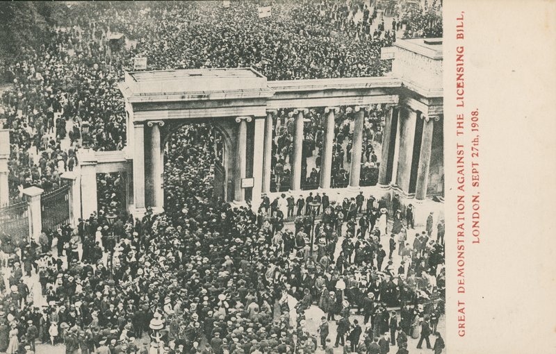 Velká demonstrace proti návrhu zákona o licencích, Londýn, 27. září 1908 od English Photographer