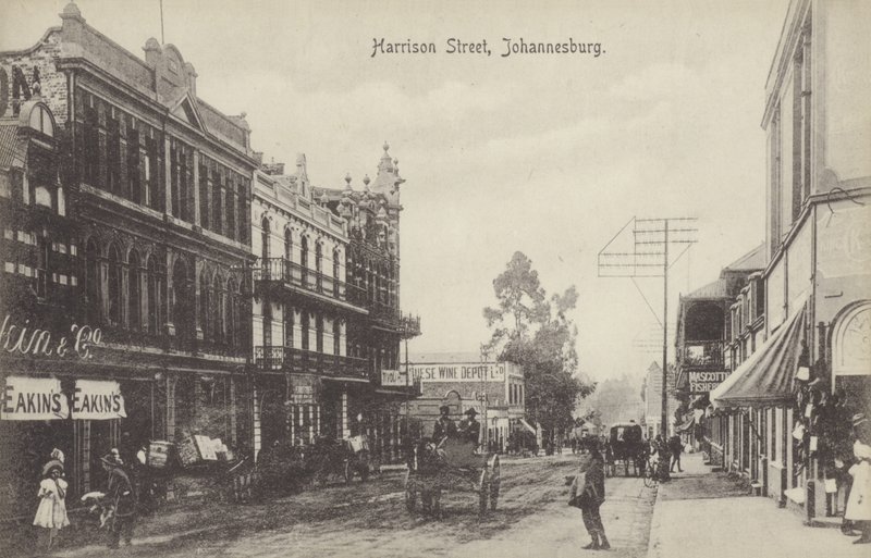 Harrison Street, Johannesburg (černobílá fotografie) od English Photographer