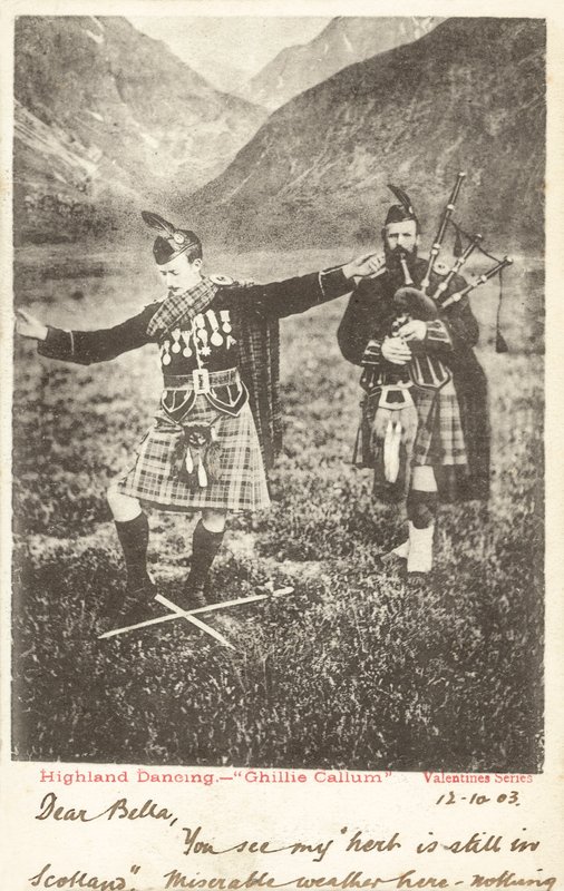 Highland dancing - "Ghillie Callum" (čb fotografie) od English Photographer
