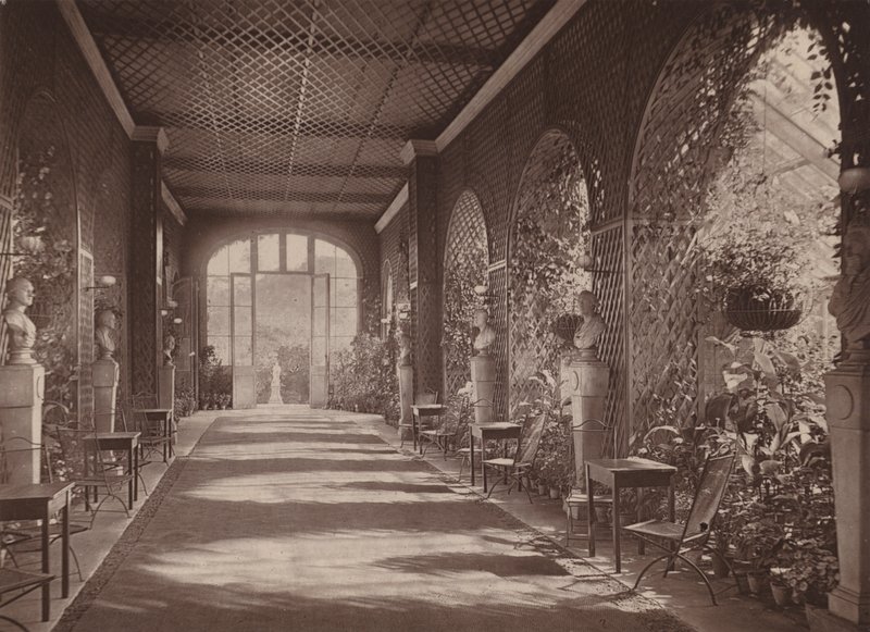 Holland House, Londýn: Konzervatoř vedoucí z Ball Room (č/b foto) od English Photographer