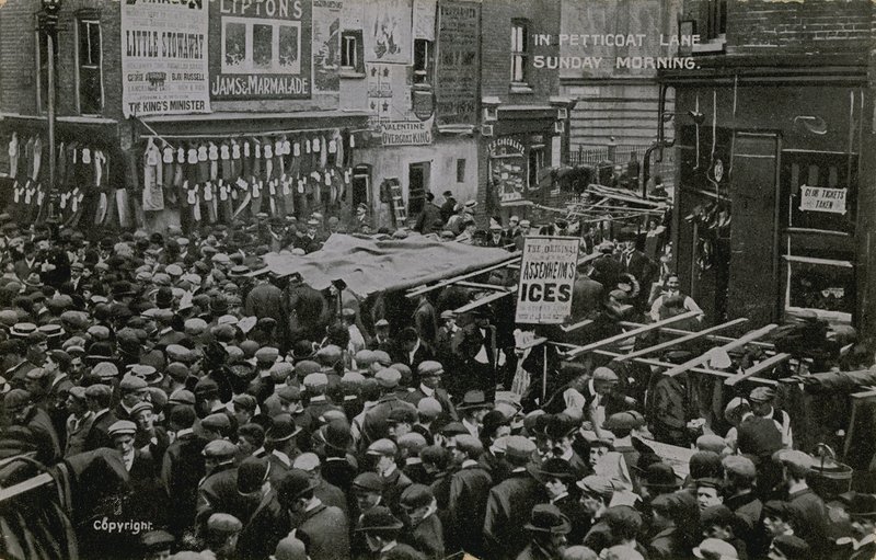 Na Petticoat Lane v Londýně v neděli ráno od English Photographer