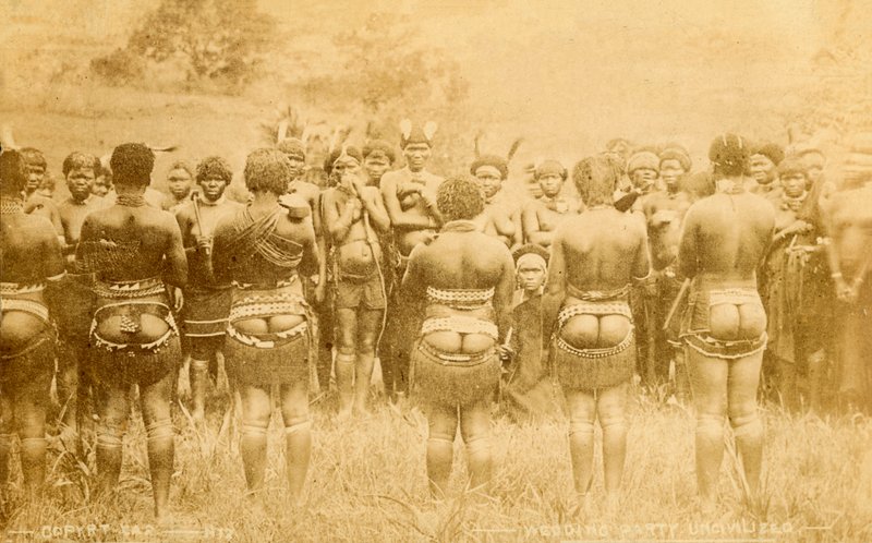 Domorodá africká svatební oslava (č/b fotografie) od English Photographer