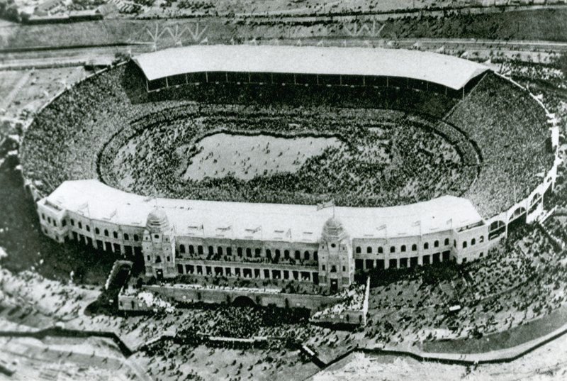 Invaze na stadion pro první finále Wembley Cupu, 1923 od English Photographer