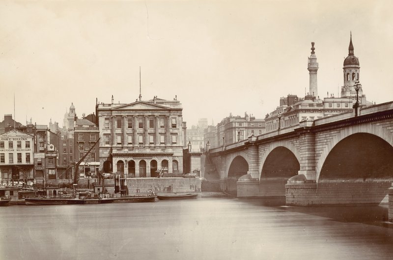 Ironmongers Hall a London Bridge od English Photographer