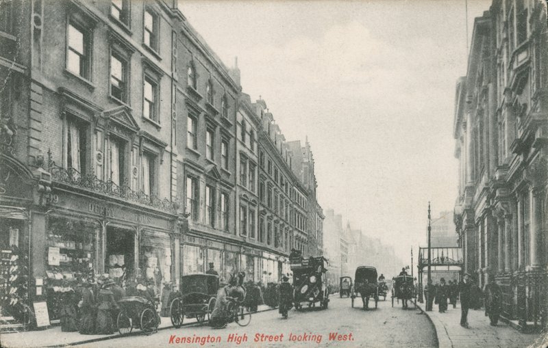 Kensington High Street při pohledu na západ od English Photographer