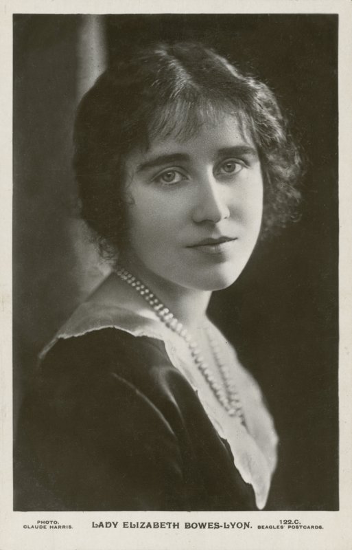 Lady Elizabeth Bowes-Lyon (černobílá fotografie) od English Photographer