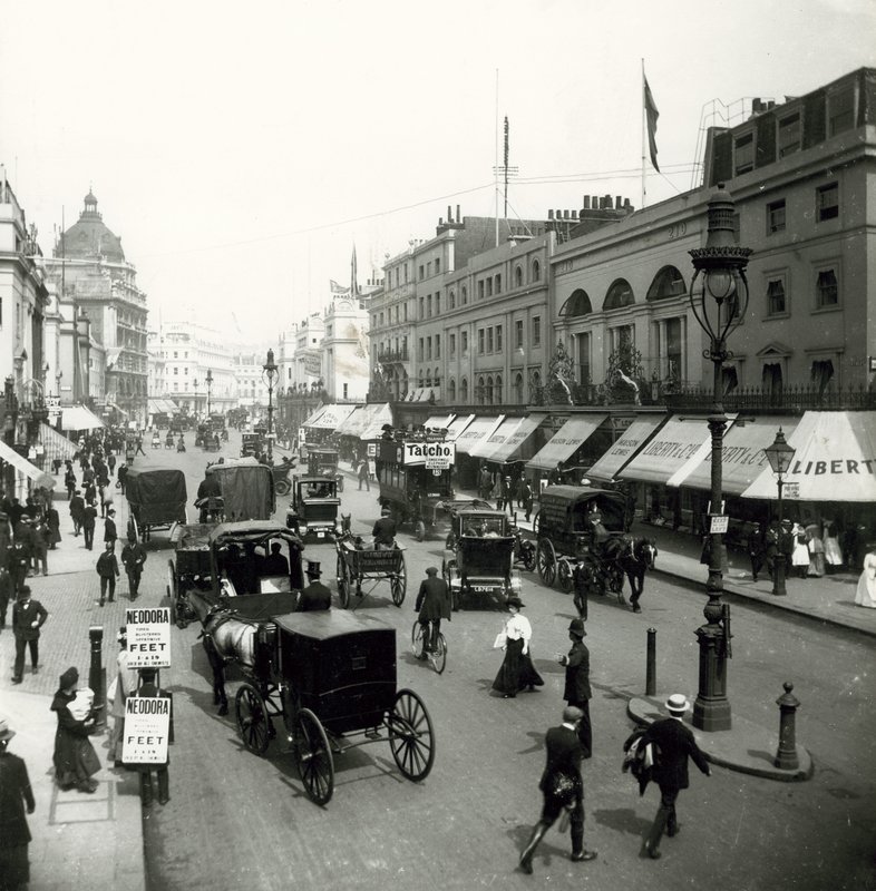 Liberty und Co, Regent Street, Londýn od English Photographer