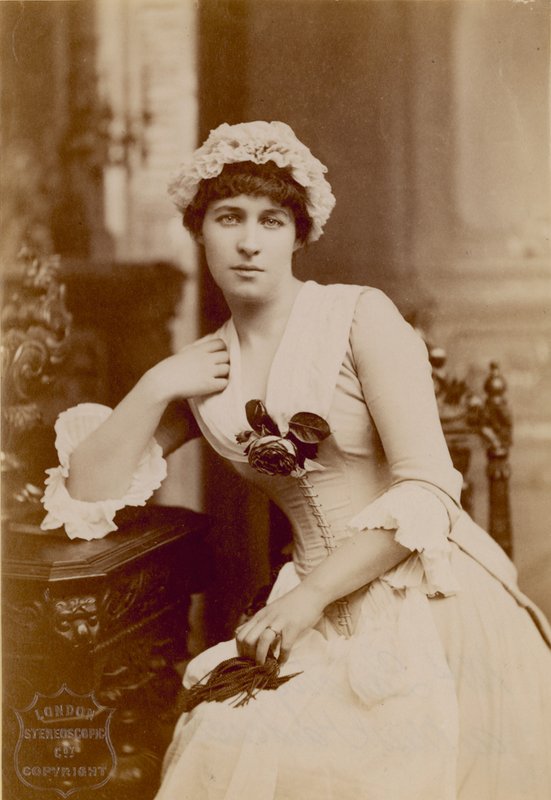 Lillie Langtry, herečka, fotografka v roli slečny Hardcastle od English Photographer