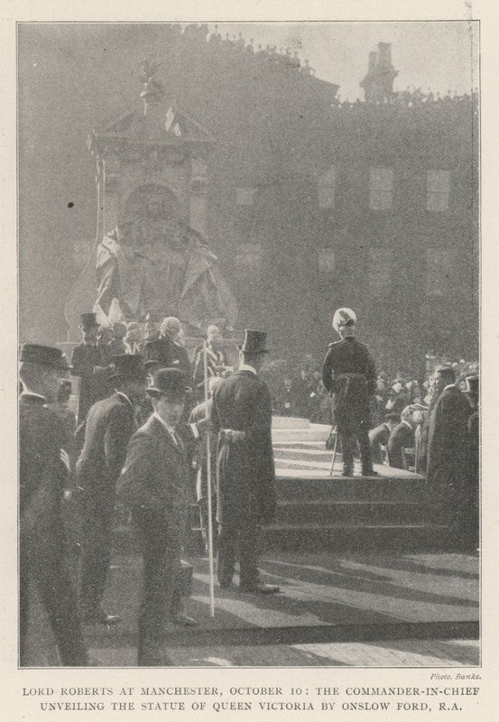 Lord Roberts v Manchesteru, 10. října, vrchní velitel odhaluje sochu královny Viktorie od Onslowa Forda, RA od English Photographer
