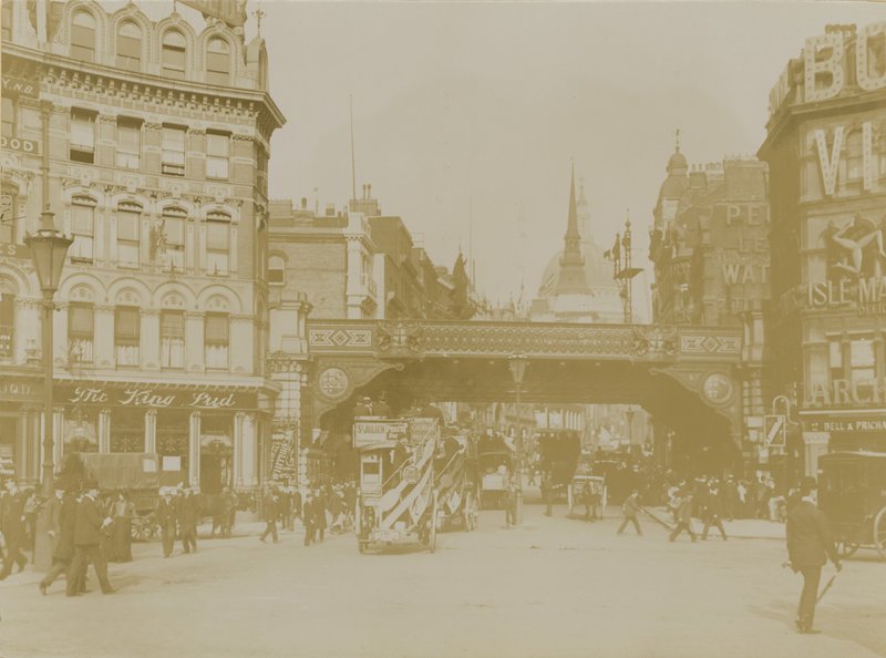 Cirkus Ludgate od English Photographer