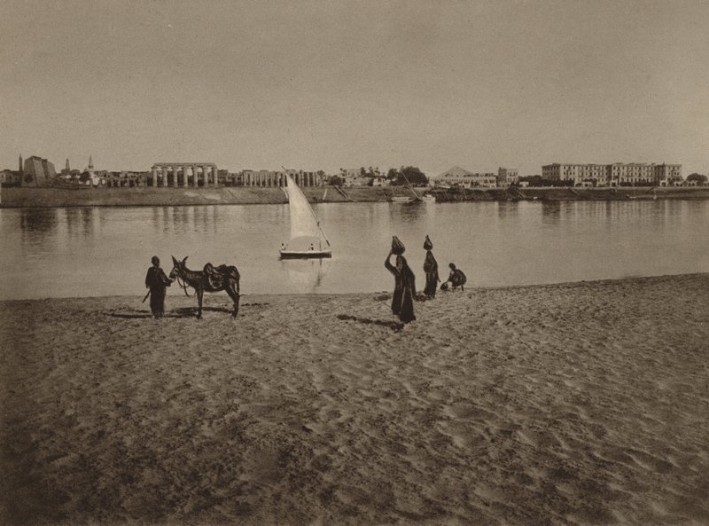 Luxor, Celkový pohled na Chrám v Luxoru od Nilu od English Photographer