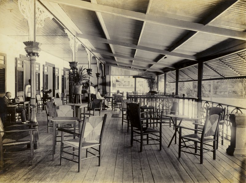 Marine Hotel, Veranda, 1895 od English Photographer