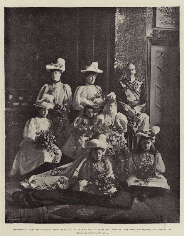 Sňatek lady Margaret Grosvenor s princem Adolphem z Tecku v Eaton Hall, Chester, nevěsta, ženich a družičky od English Photographer