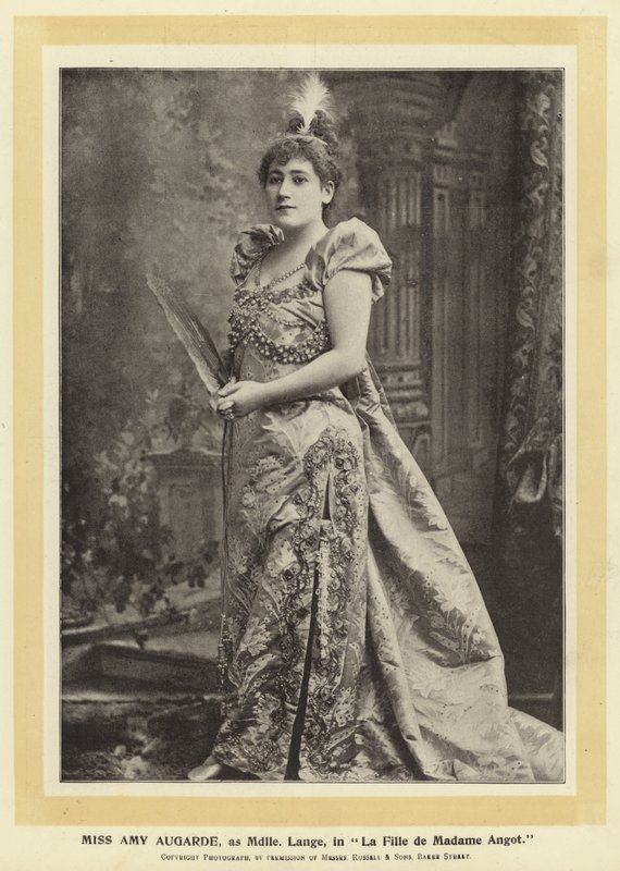 Slečna Amy Augarde, jako Mdlle Lange, v La Fille de Madame Angot od English Photographer