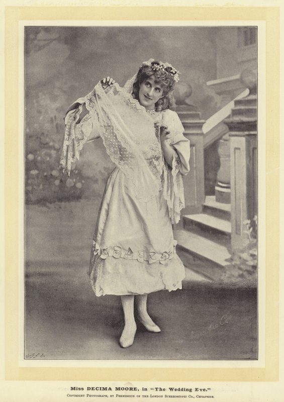 Slečna Decima Mooreová, v knize The Wedding Eve (Předvečer svatby) od English Photographer