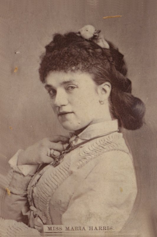 Slečna Maria Harrisová od English Photographer