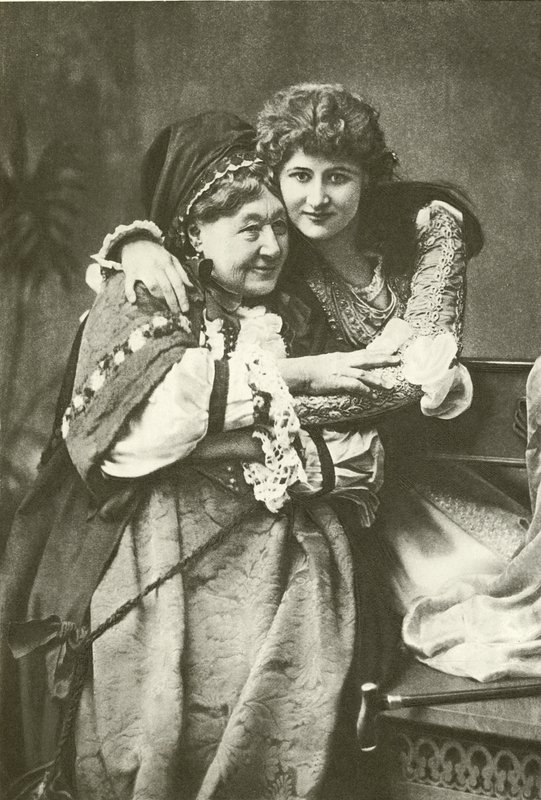 Slečna Mary Anderson a paní Stirling jako Juliet a sestra (hlubotisk) od English Photographer