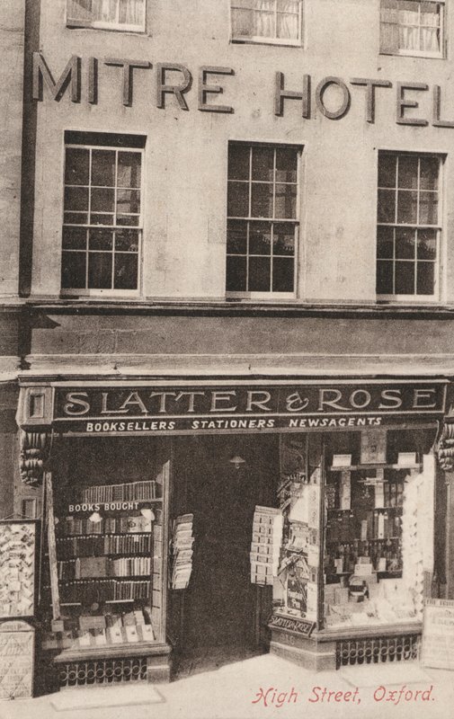 Mitre Hotel a Slatter and Rose, High Street, Oxford (černobílá fotografie) od English Photographer