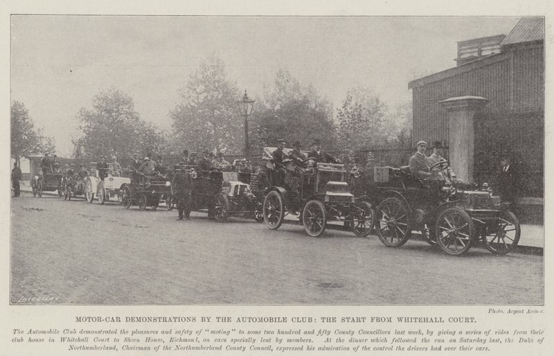 Ukázky motorových vozů v Autoklubu, start z Whitehall Court od English Photographer