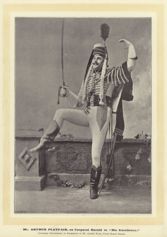 Pan Arthur Playfair jako desátník Harold v Jeho Excelenci od English Photographer