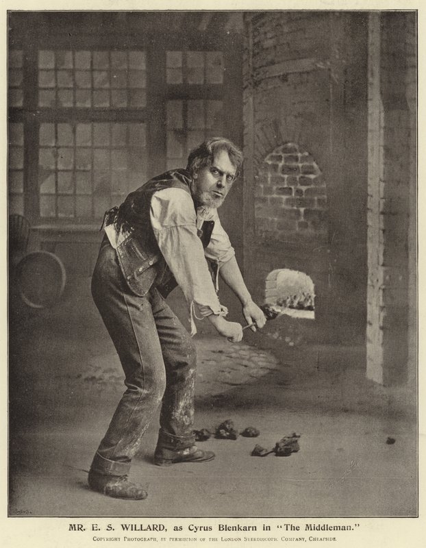 Pan E S Willard jako Cyrus Blenkarn ve filmu Prostředník od English Photographer