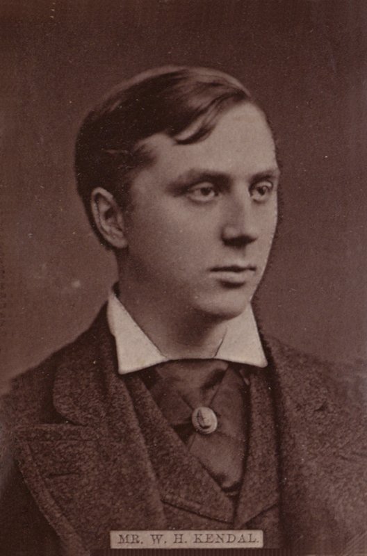 pan W. H. Kendal od English Photographer