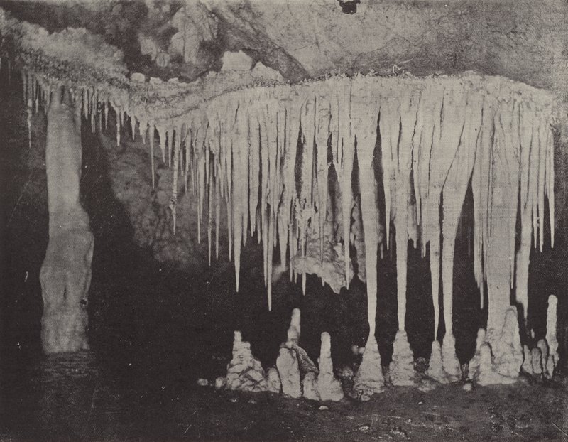 Nellies Grotto, Jenolan Caves od English Photographer