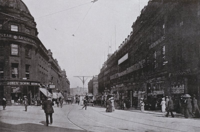 Newcastle, Market Street (černobílá fotografie) od English Photographer