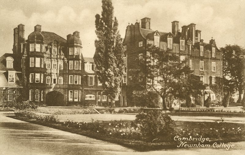 Newnham College, Cambridge (černobílá fotografie) od English Photographer
