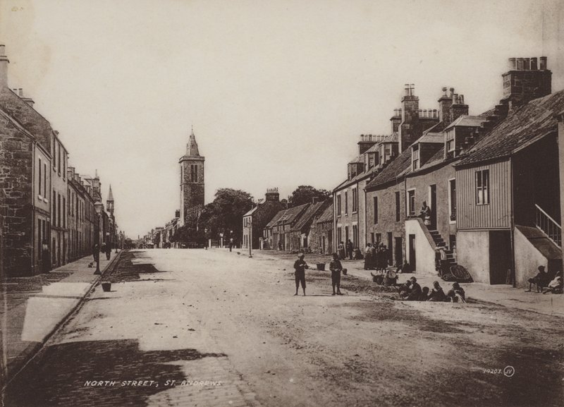 North Street, St Andrews od English Photographer