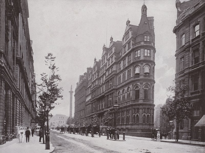 Northumberland Avenue s ústavním klubem od English Photographer