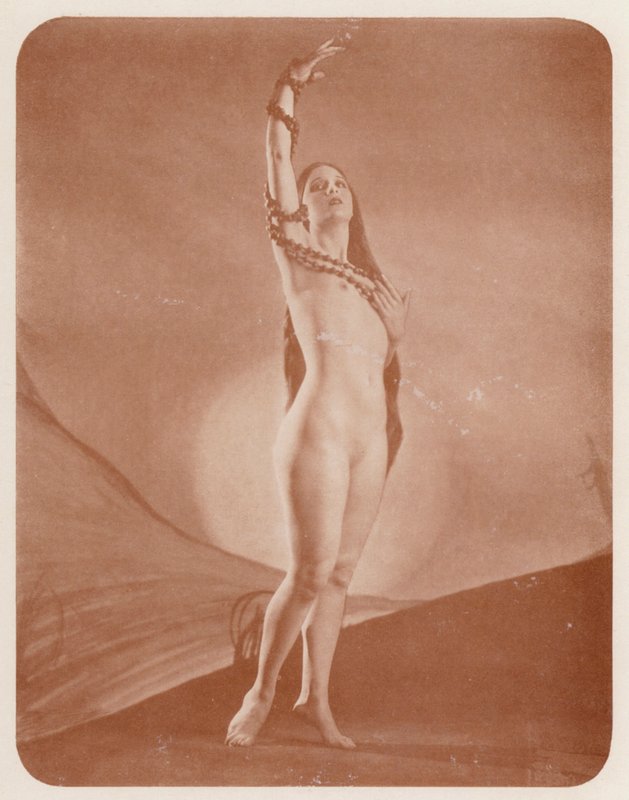 Nudistické umění: Galatea (čb fotografie) od English Photographer