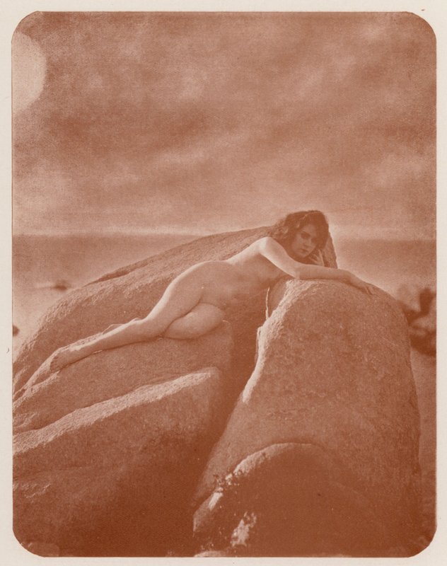 Umění nudistů: Lorelei (čb fotografie) od English Photographer