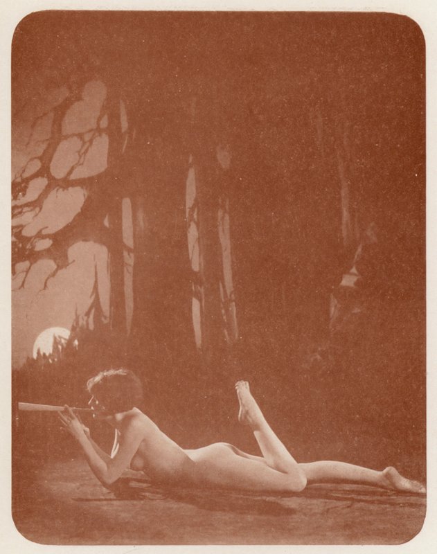 Nudistické umění: Panova milá (čb fotografie) od English Photographer