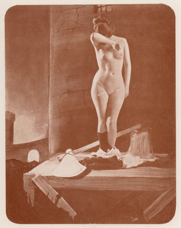 Nudistické umění: Sabotáž (čb fotografie) od English Photographer