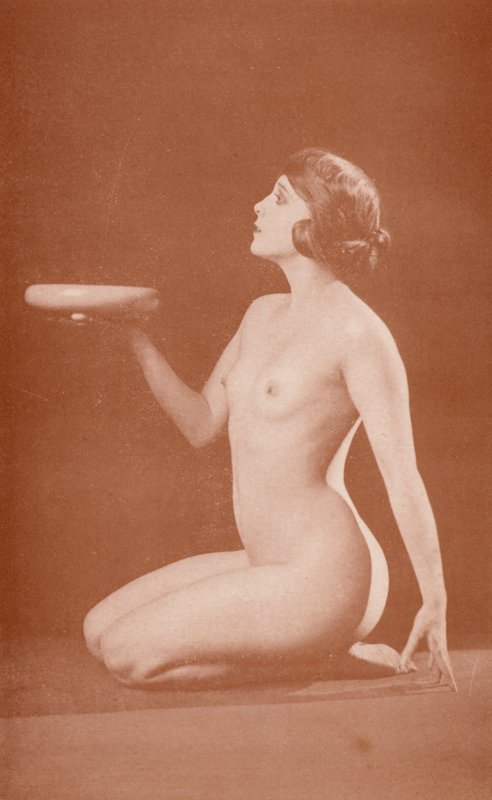Nudistické umění: Nabídka (čb fotografie) od English Photographer
