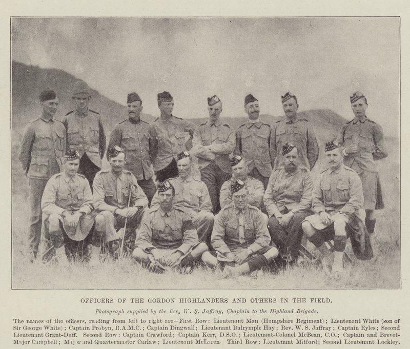 Důstojníci Gordon Highlanders a další v poli od English Photographer