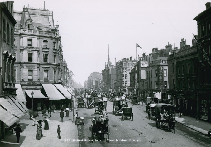 Oxford Street, Londýn, při pohledu na východ od English Photographer