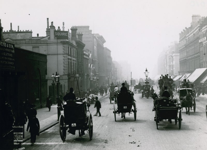 Oxford Street, Londýn; při pohledu na západ od English Photographer