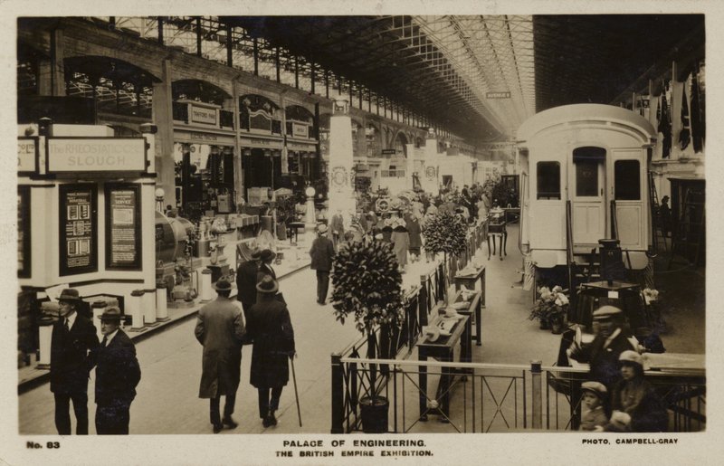 Palác inženýrství na výstavě British Empire Exhibition, která se konala ve Wembley, Middlesex v letech 1924 a 1925 od English Photographer