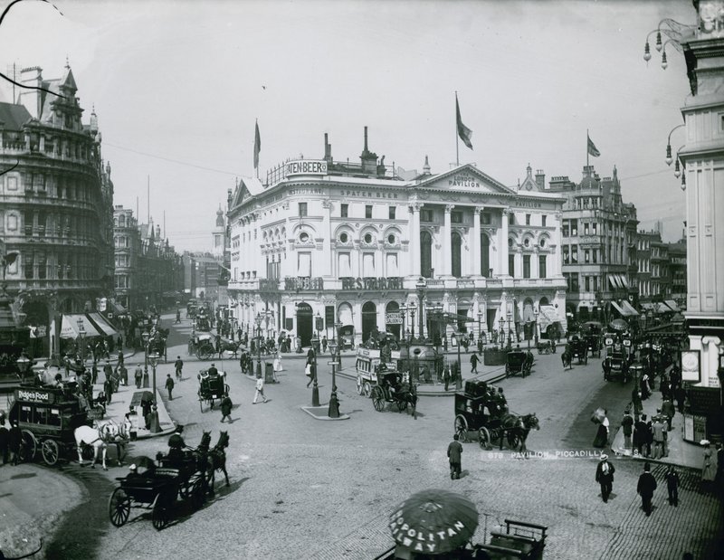 Pavilon, Piccadilly, Londýn od English Photographer