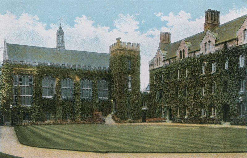 Pembroke College od English Photographer