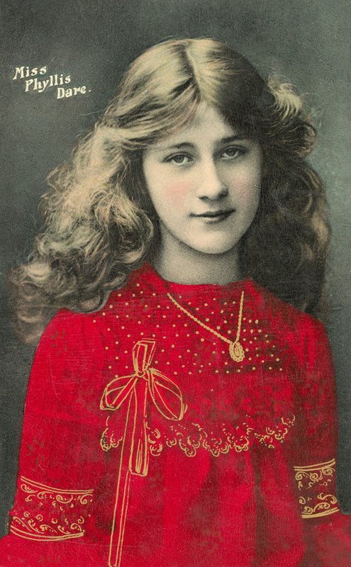 Phyllis Dare, anglická divadelní herečka a zpěvačka v mládí (kolorovaná fotografie) od English Photographer
