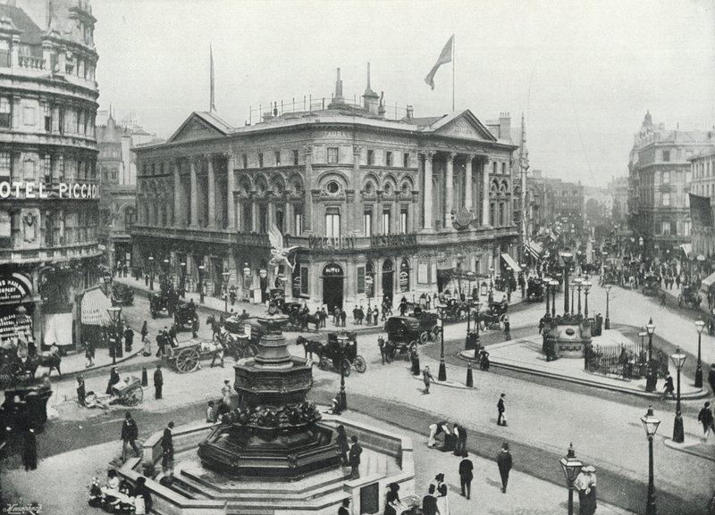 Piccadilly Circus, ukazující Shaftesbury Memorial Fountain a London Pavilion (černobílá fotografie) od English Photographer