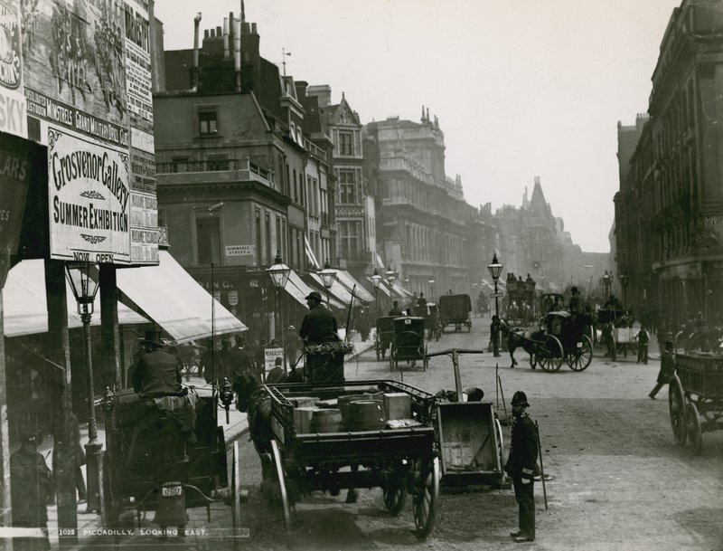 Piccadilly, Londýn, při pohledu na východ od English Photographer