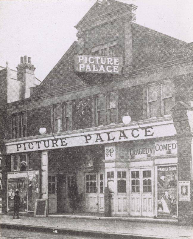 Obrázek Palace, Lee High Road, Londýn od English Photographer
