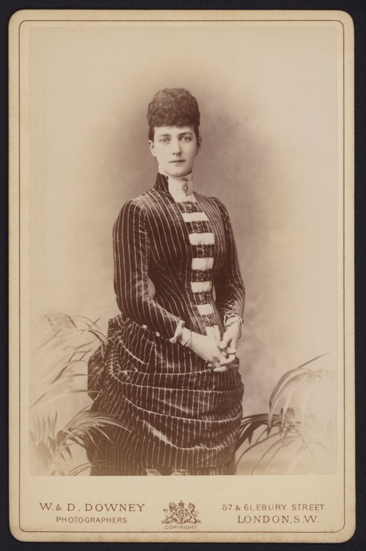 Portrét, Alexandra Dánská, provdaná za prince Alberta Edwarda, pozdějšího krále Edwarda VII. (č/b foto) od English Photographer