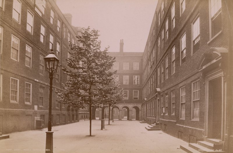 Pohlednice s Pump Court v Middle Temple od English Photographer