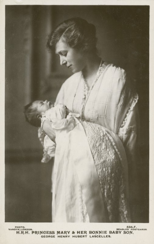 Princezna Mary, vikomtesa Lascelles, se svým nejstarším synem Georgem od English Photographer