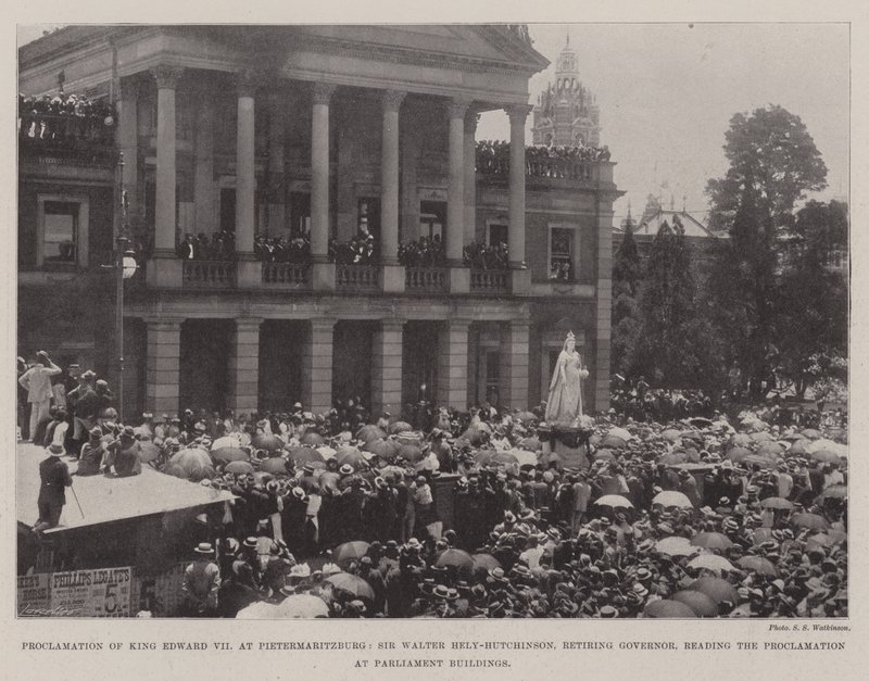 Provolání krále Edwarda VII v Pietermaritzburgu, Sir Walter Hely-Hutchinson, guvernér v důchodu, čtení Proklamace v budovách parlamentu od English Photographer